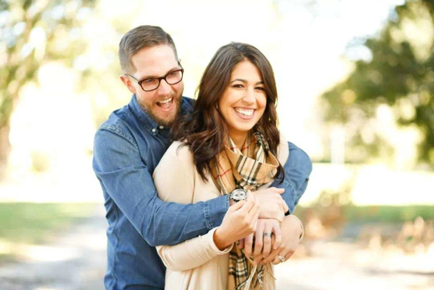 老公家暴能不能和他离婚?